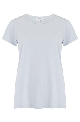 the tee in fog
