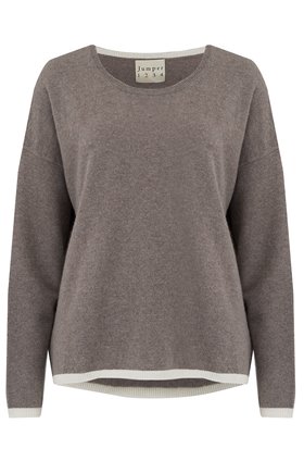 tipped crew jumper in moose