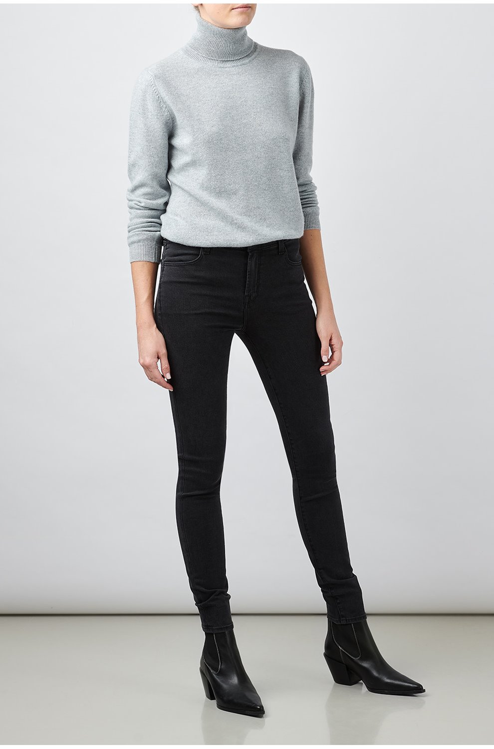 Trilogy Stores classic roll collar in silver