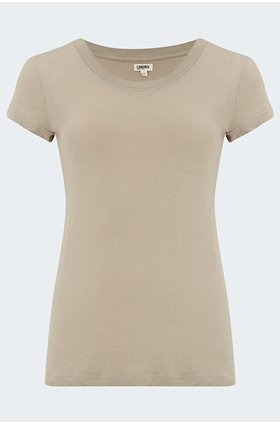 corey scoop tee in biscuit