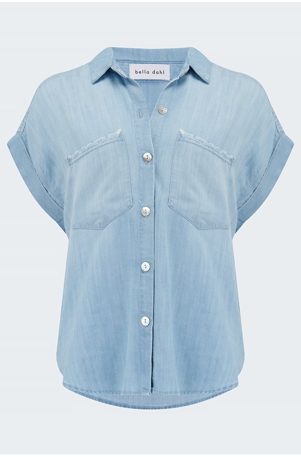 Bella Dahl Two Pocket Short Sleeve Shirt In Caribbean Wash In Blue