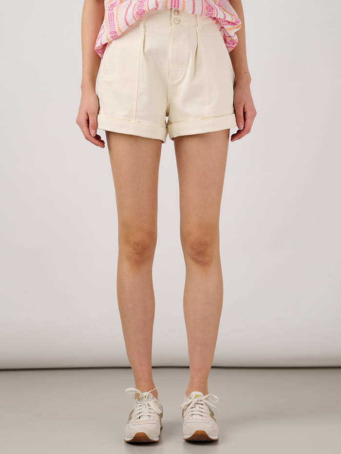 What shoes to wear with loose fit denim shorts